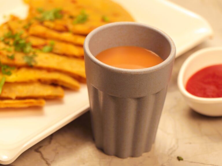 Aloo Paratha and Chai ( 1 Paratha) (4)